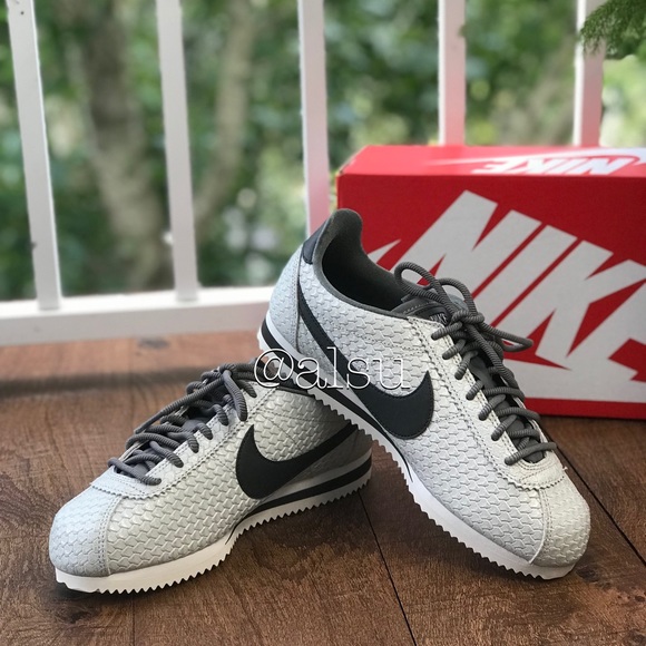 NWT Nike Classic Cortez SE MTLC Pewter WMNS - Picture 3 of 7